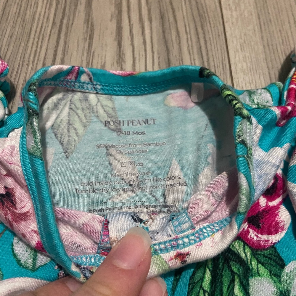 Posh Peanut Eloise Ruffled Capsleeve Henley Romper Size 12-18 Months - Picture 6 of 7